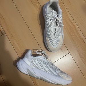 Ozelia Adidas women’s sneaker